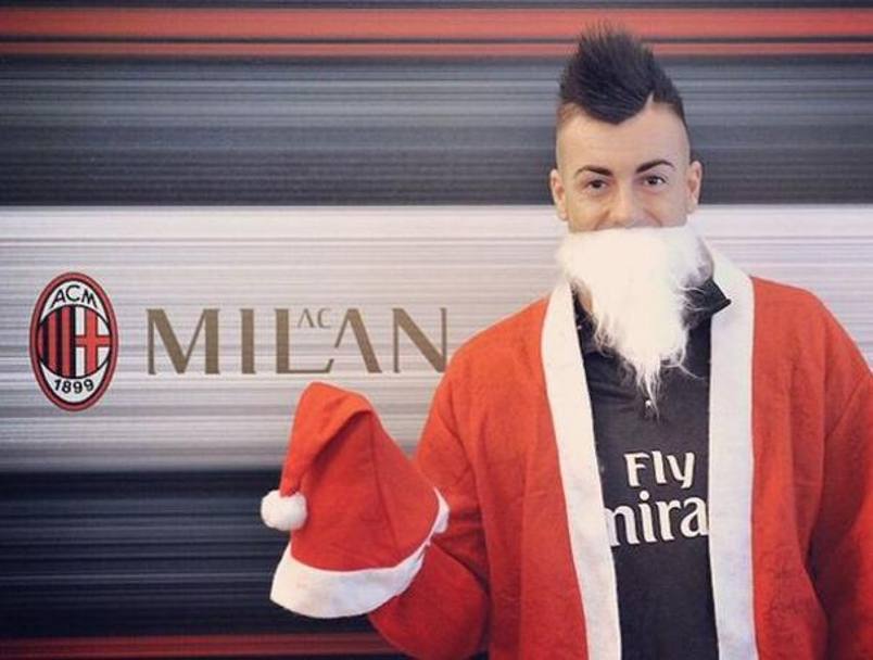 Stephan El Shaarawy invece si traveste da Babbo Natale per far felici i tifosi del Milan: ora aggiunga qualche gol e il regalo  completo...